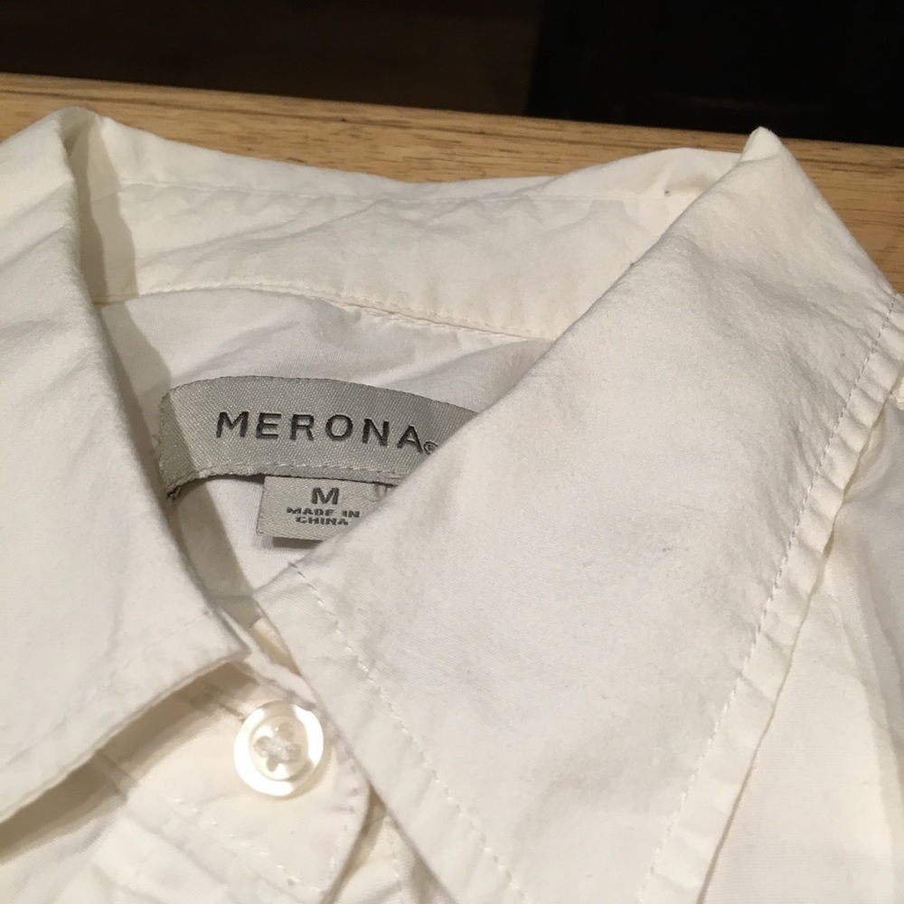 Basic white button up size medium - Picture 2 of 2